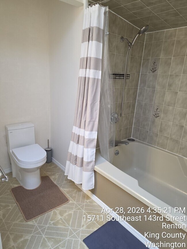 Building Photo - Renton - 4 bedroom 2.5 bath rental home - Custom home with large rooms - Available July 5th 2026