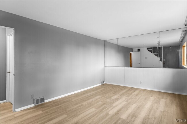 Building Photo - 60 Leslie Ave