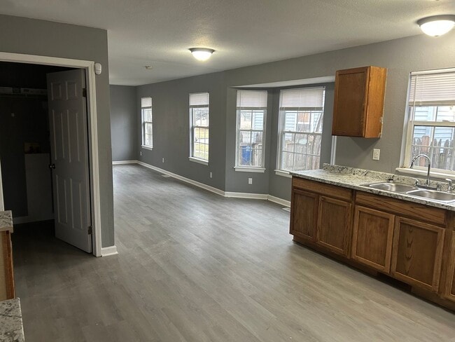 Building Photo - 3 Bedroom House