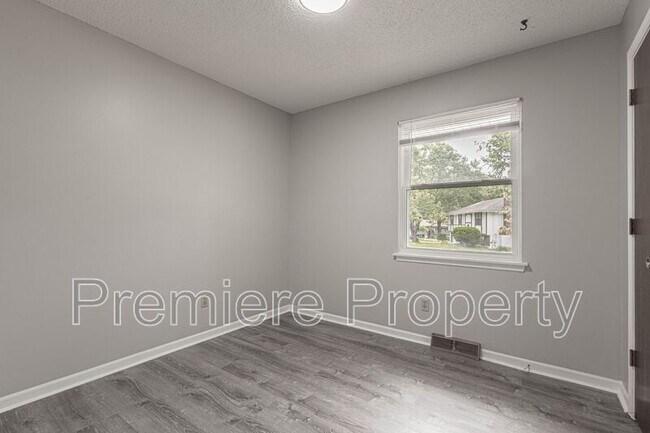 Building Photo - 1201 NE 9th St