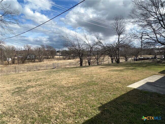 Building Photo - 2905 Persimmon Dr