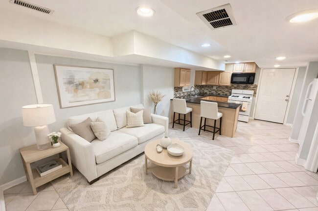 Building Photo - 2326 N Kostner Ave