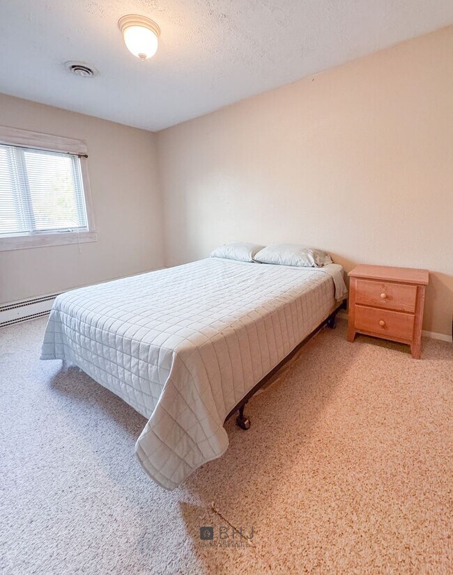 Building Photo - SHORT TERM 6 MONTH ONLY - Dog Friendly 3 b...