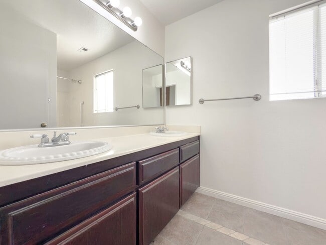 Building Photo - 2 Story, 3-Bedroom POOL + SOLAR Home in Wi...