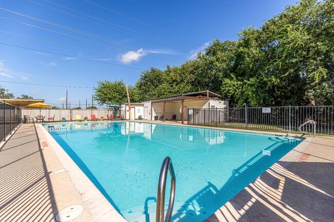 Building Photo - 7650 US-90