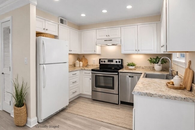 Building Photo - 8 Captain Cook Ln