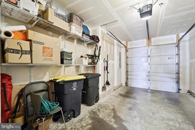 Building Photo - 910 Hall Station Dr