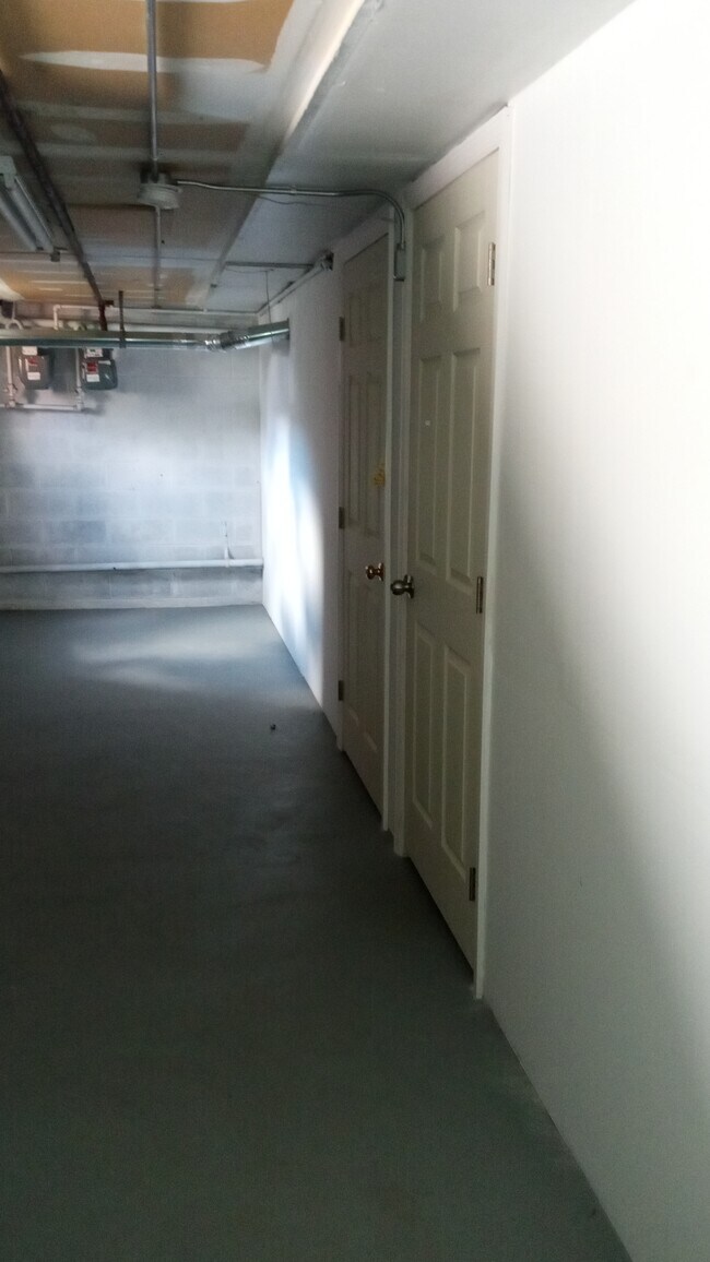 Building Photo - 913 Merritt Dr