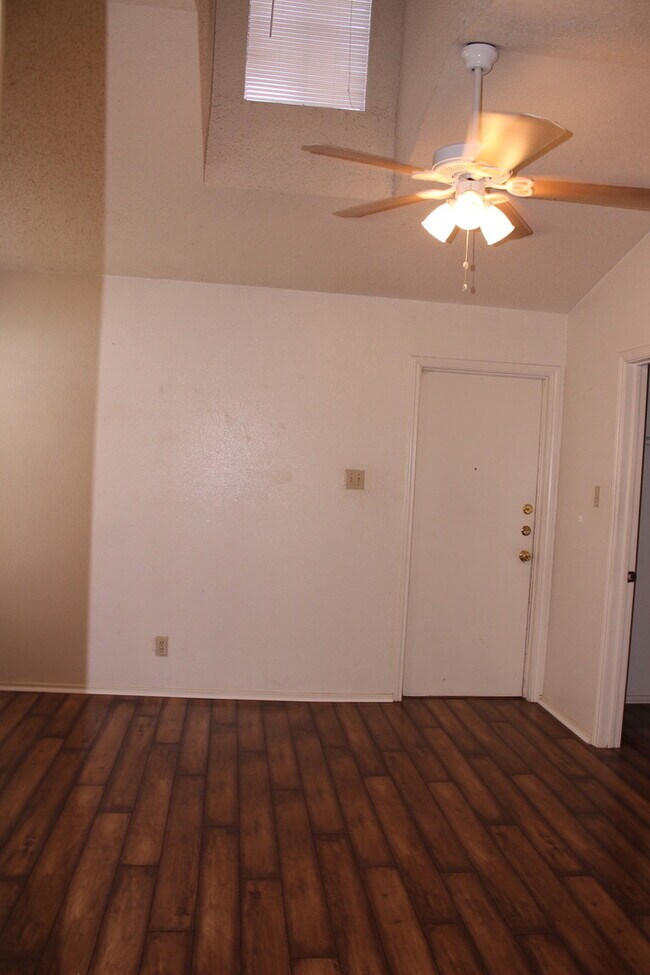 Building Photo - 9406 Kempler Dr