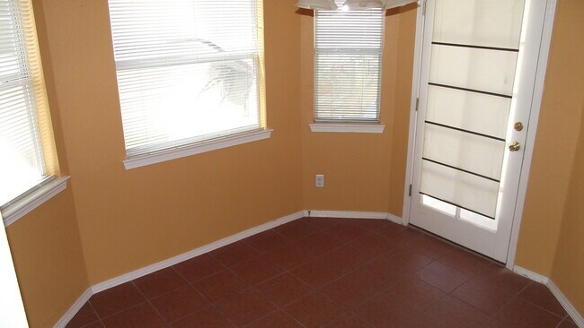 Building Photo - Northeast El Paso 3 Bed/2 Bath with Refrig A/C