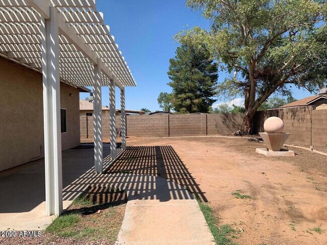 Building Photo - 557 S Sunwood Cir