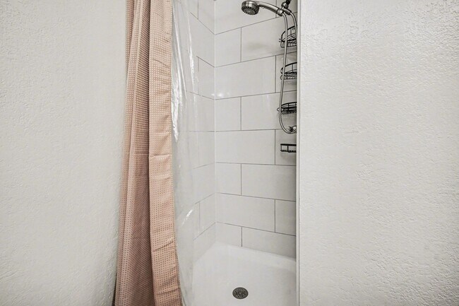 Building Photo - Updated 2 Bedroom 2 Bathroom Condo in Lakewood!