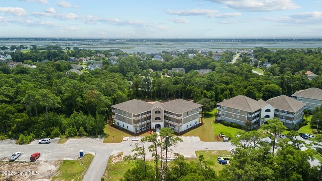 Building Photo - 400 Lighthouse Ln