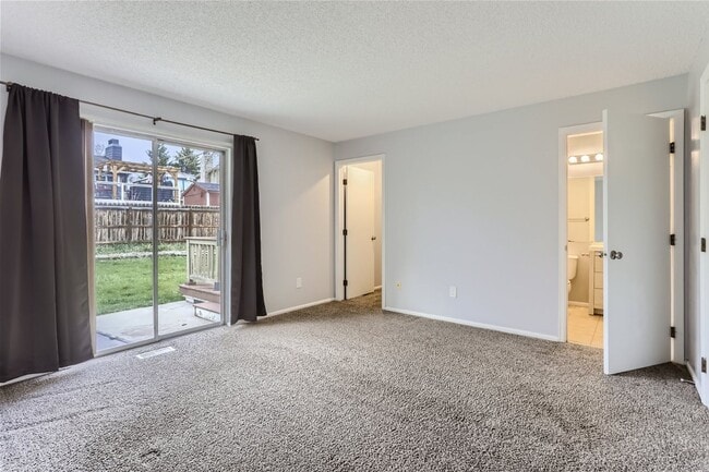 Building Photo - Spacious 5 Bedroom 2 Bath Single Family Home