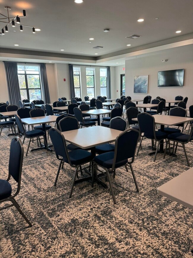 Building Photo - 5675 Queen Palm Ct