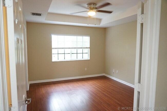 Building Photo - 2026 Nassau Dr