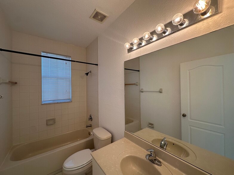 Building Photo - 2755 SE 16th Ave