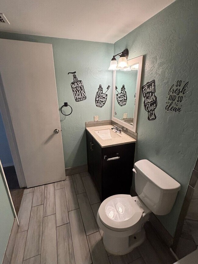Building Photo - Charming 2 bedroom townhome in Phoenix!