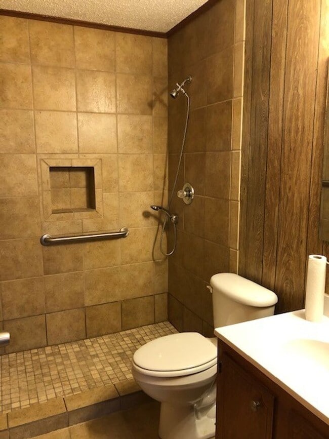 Building Photo - Renovated 3 Bedroom 1 Bath Home on 1 Acre for Rent!