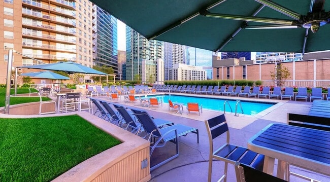 Building Photo - 545 N Dearborn St