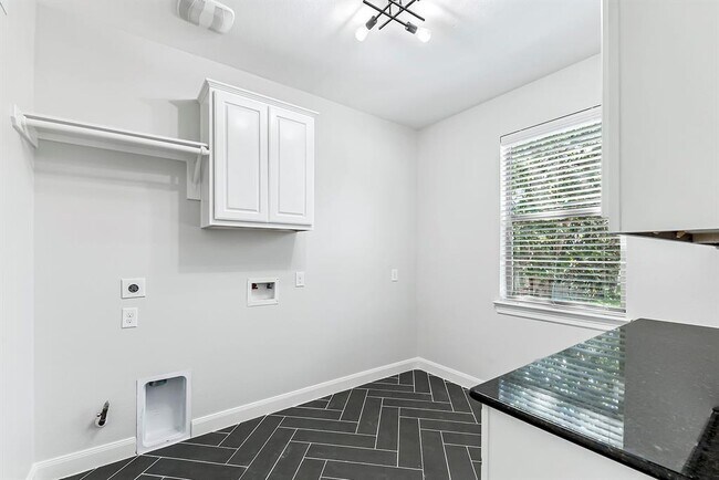 Building Photo - 10126 Springfield Ridge Dr