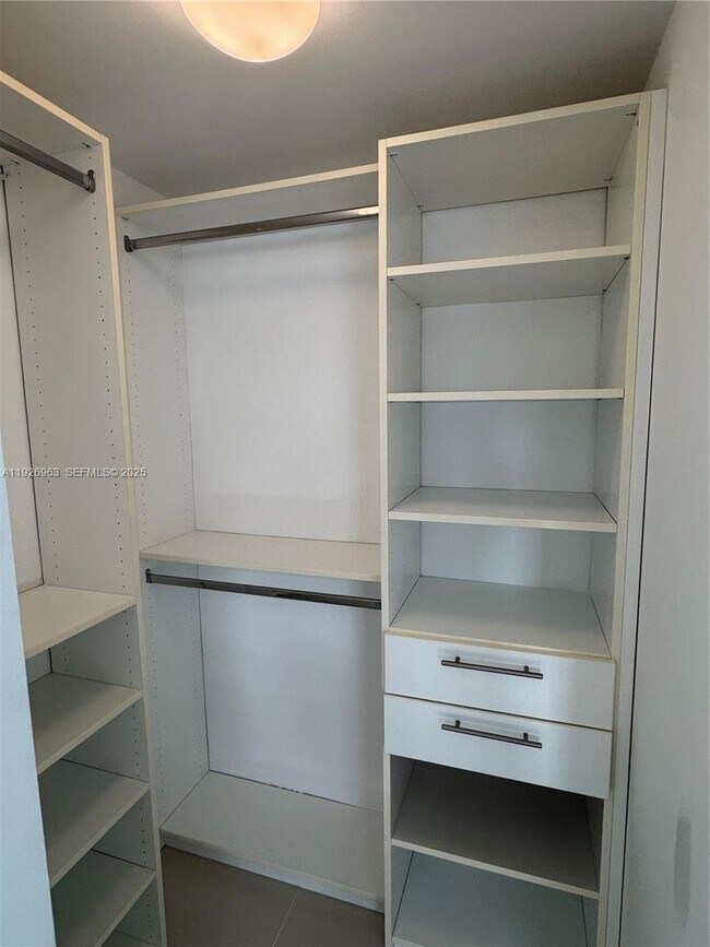 Building Photo - 1861 NW S River Dr