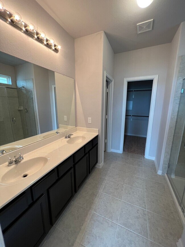 Building Photo - 15446 Islandview Ln