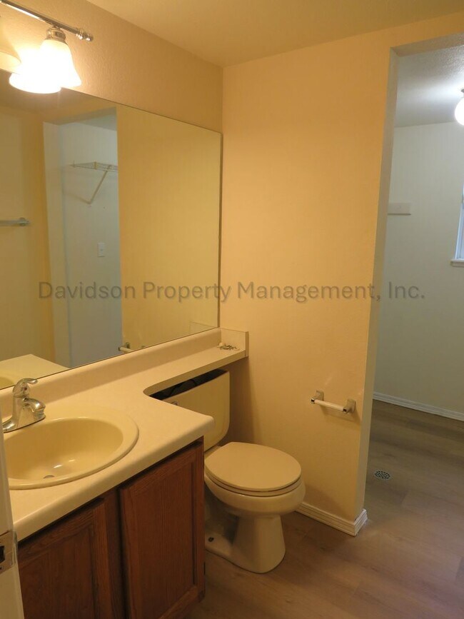 Building Photo - 3280 Richmond Dr