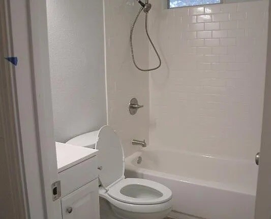 UPSTAIRS HALL BATH - 1105 sorrel ct