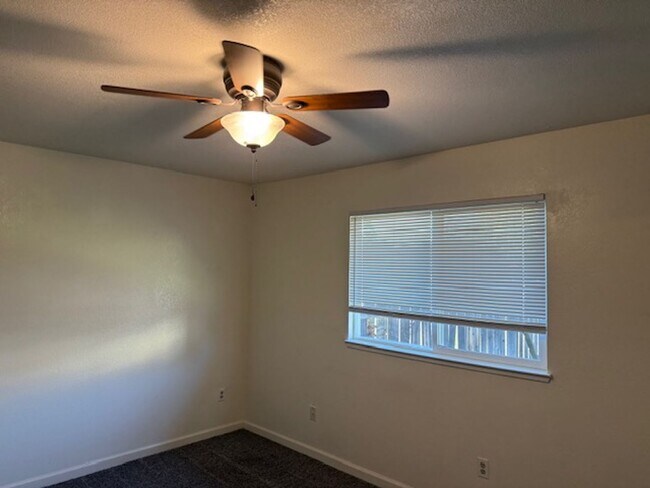 Building Photo - 2556 Sabre Ct