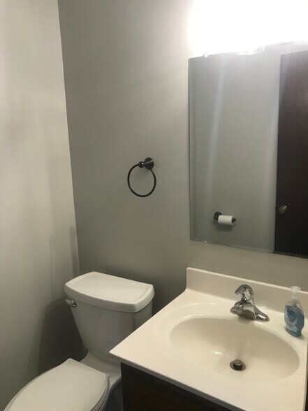 Powder Room - 2711 Albany Ct