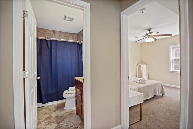 Building Photo - 808 W Broad St