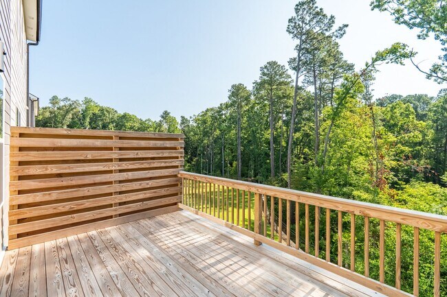 Building Photo - Stunning Like-New Townhome in Prime South Durham Location!