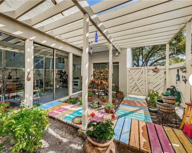 Building Photo - 610 Windrush Bay Dr