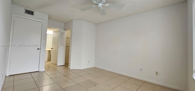 Building Photo - 990 Coral Club Dr