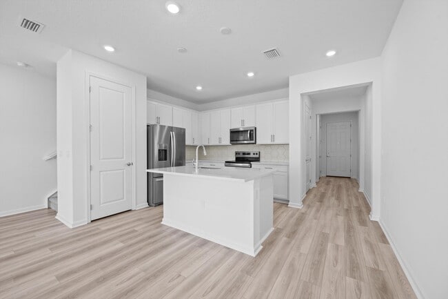 Building Photo - 7638 SW Lucy Ln