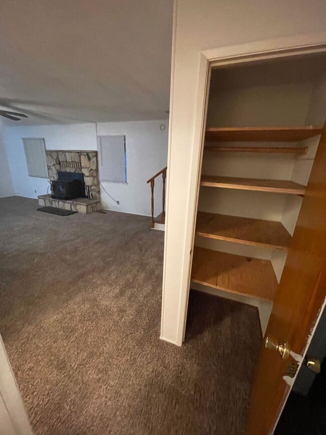 Building Photo - Two story 4 bedroom 2 bath home, Magalia