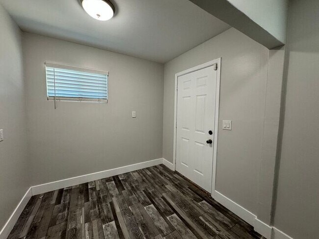 Building Photo - Apply Here: https://realty480pm.appfolio.c...