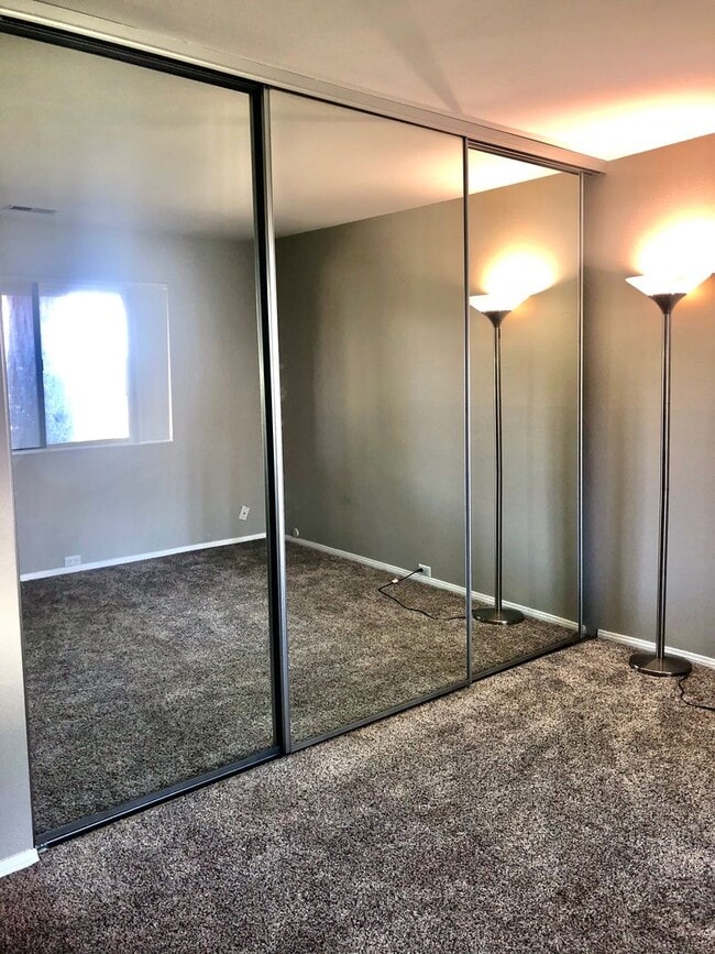 Building Photo - Two bedroom Condo in Alicante Villas