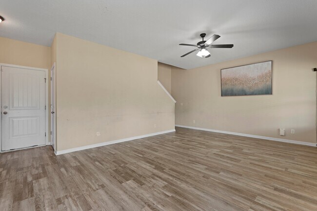Building Photo - 966 Mustang Ln NE