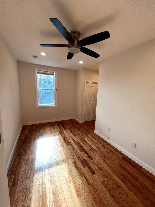 Building Photo - Beautiful 1 bedroom in great location in fishtown