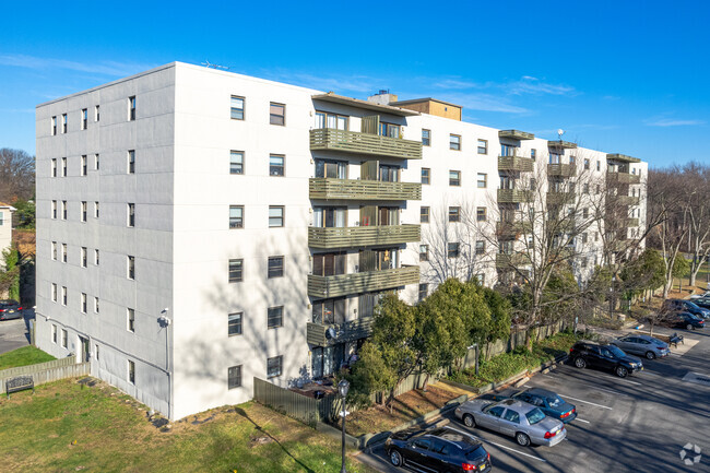 Building Photo - Hampshire House Apartments