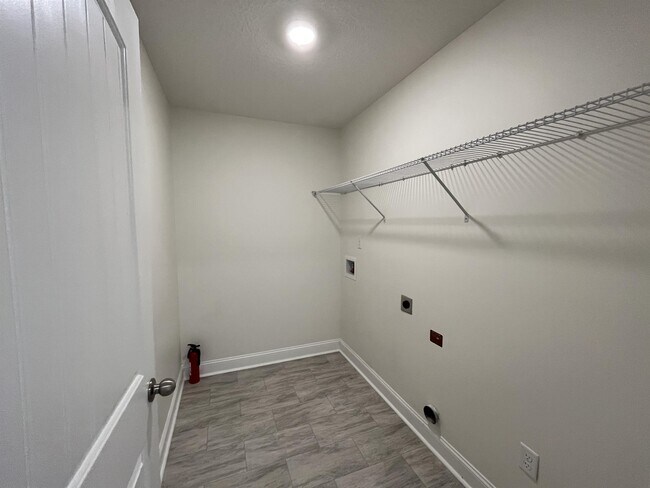 Building Photo - 679 Fairview Cir