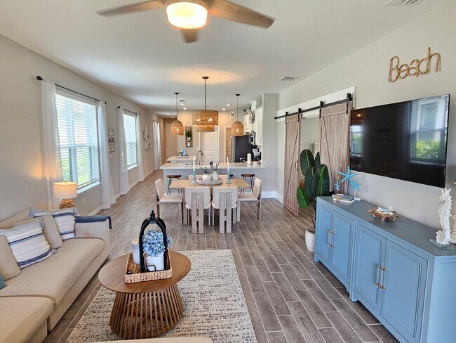 Building Photo - Annual Furnished or Seasonal Short-Term 4 Bedroom 2.5 Bathroom Home in Palmero!