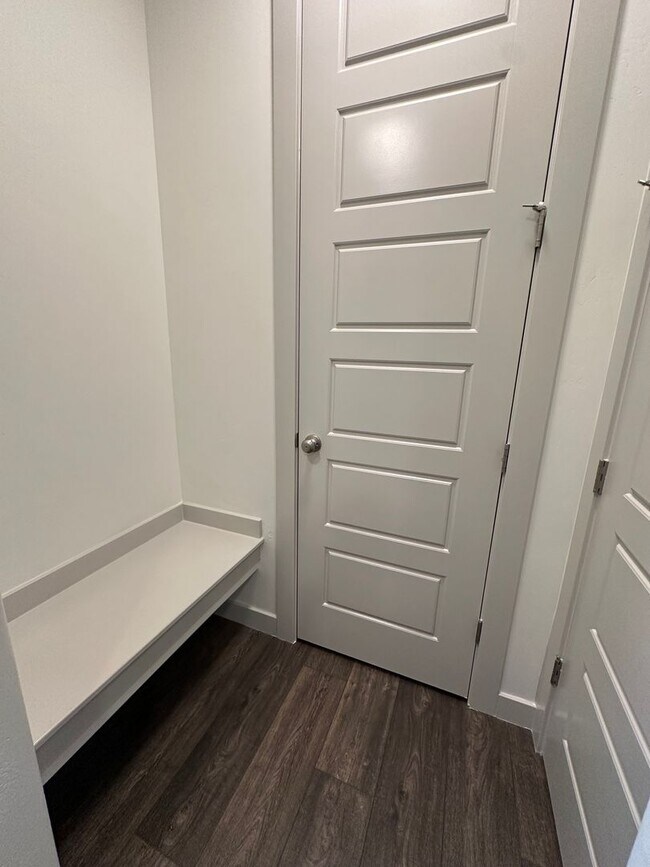 Building Photo - GORGEOUS Bountiful Home!!!