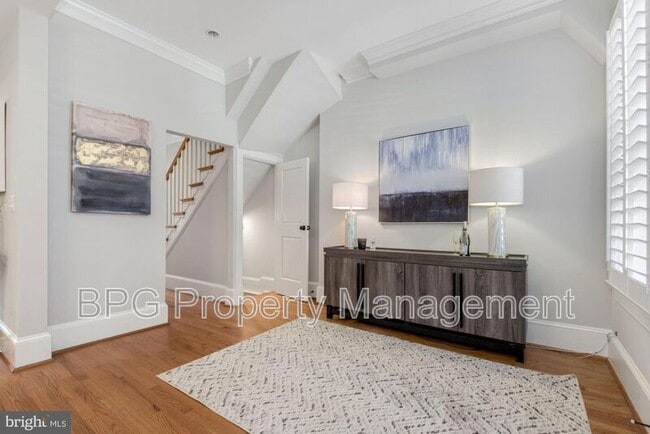Building Photo - 431 Manor Pl NW