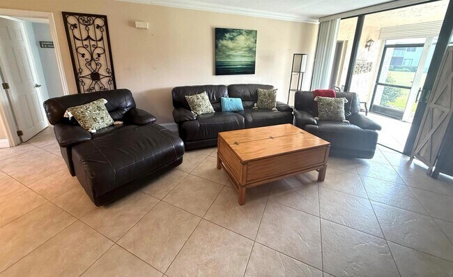 Building Photo - 2400 S Ocean Dr