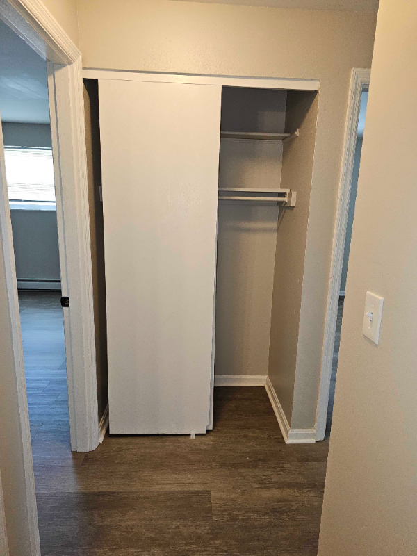 Building Photo - 5856 Highview Dr