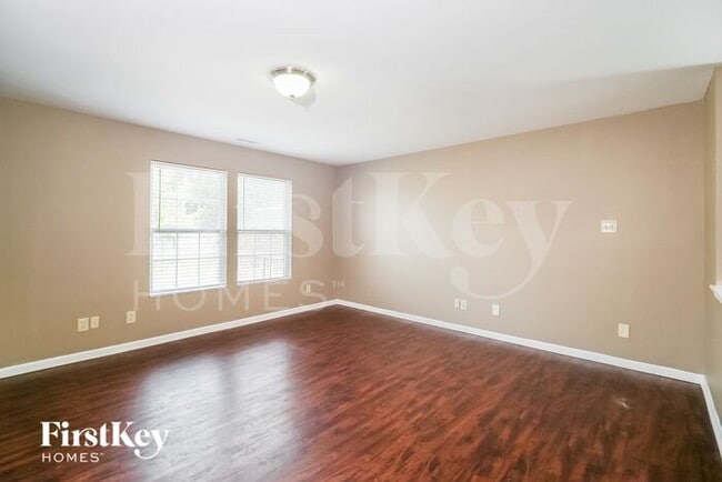 Building Photo - 1976 Breakwater Dr