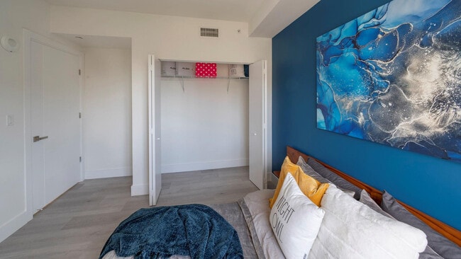 Building Photo - 425-475 E Atlantic Blvd